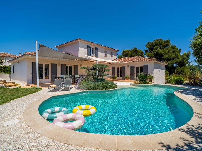 Villa for Sale in Le Brusc, Provence Coast (cassis To Cavalaire) 1