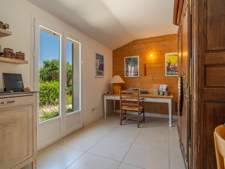 Villa for Sale in Le Brusc, Provence Coast (cassis To Cavalaire) 12
