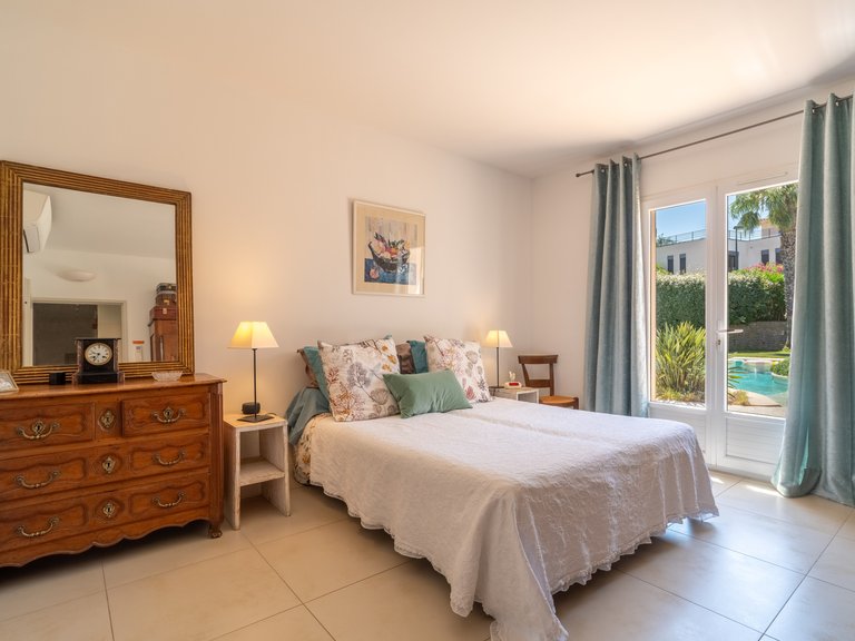 Villa for Sale in Le Brusc, Provence Coast (cassis To Cavalaire) 13