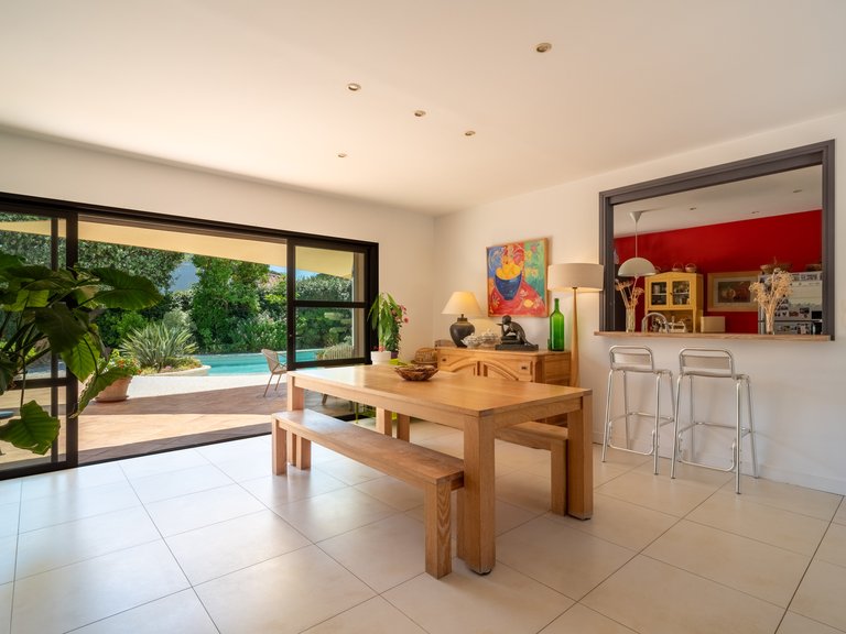 Villa for Sale in Le Brusc, Provence Coast (cassis To Cavalaire) 8