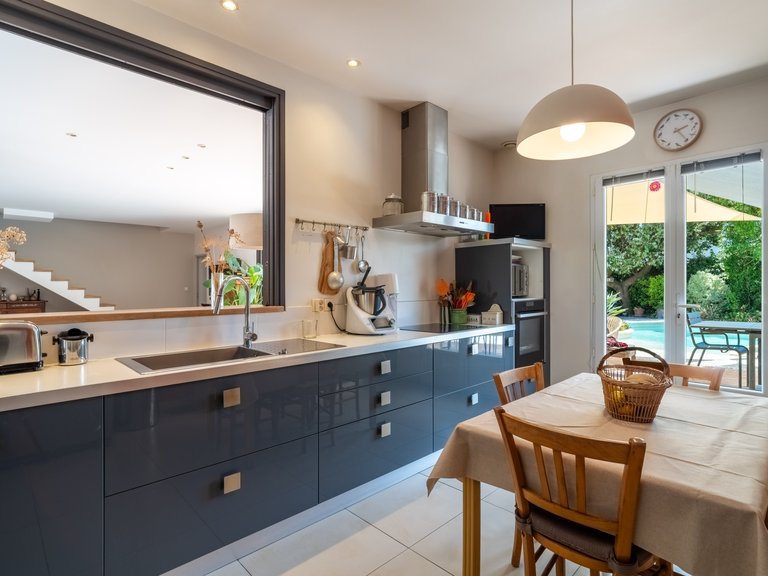 Villa for Sale in Le Brusc, Provence Coast (cassis To Cavalaire) 9