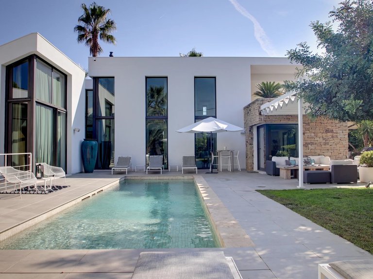 Villa for Sale in Saint Tropez, St. Tropez, Grimaud Area 2