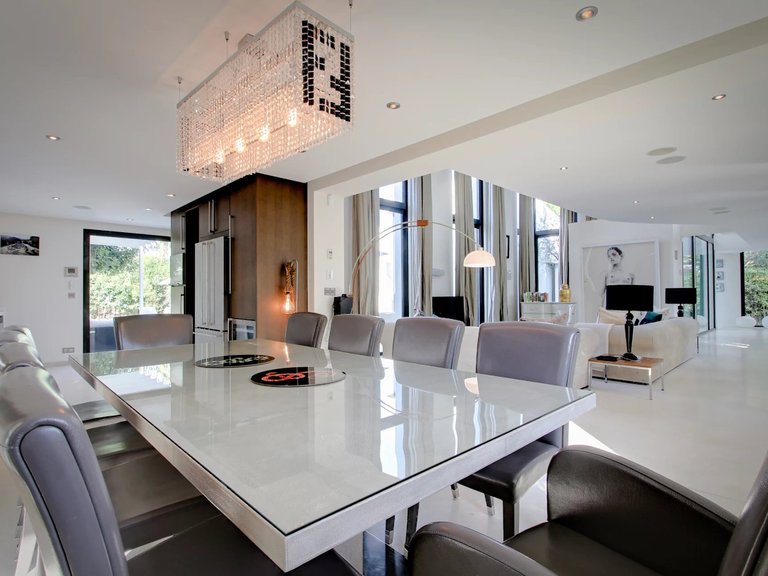 Villa for Sale in Saint Tropez, St. Tropez, Grimaud Area 12