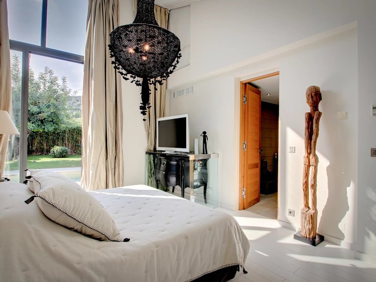 Villa for Sale in Saint Tropez, St. Tropez, Grimaud Area 19