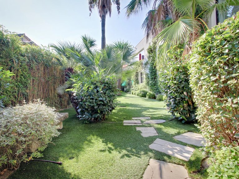 Villa for Sale in Saint Tropez, St. Tropez, Grimaud Area 3