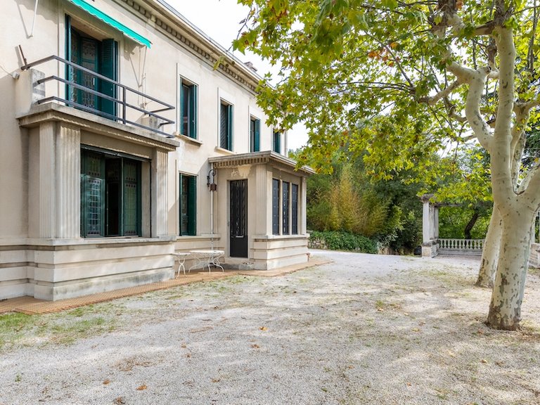Villa for Sale in Marseille, Marseille & Cote Bleu 2