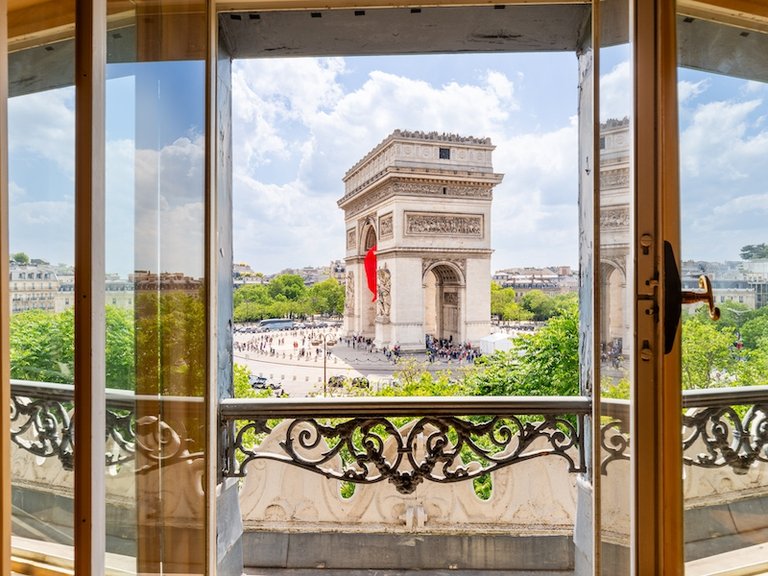 Apartment for Sale in 8th (golden Triangle - Parc Monceau), Golden Triangle - Trocadéro (8th - 16th) 1