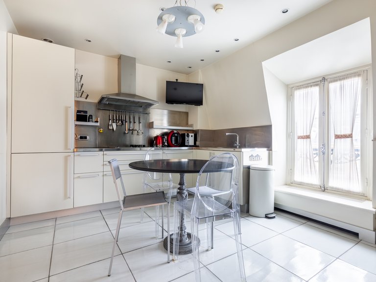 Apartment for Sale in 8th (golden Triangle - Parc Monceau), Golden Triangle - Trocadéro (8th - 16th) 8