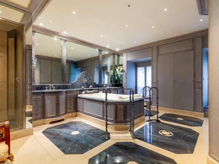 Apartment for Sale in 8th (golden Triangle - Parc Monceau), Golden Triangle - Trocadéro (8th - 16th) 9