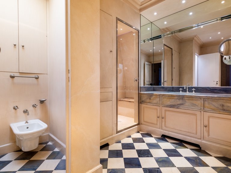 Apartment for Sale in 8th (golden Triangle - Parc Monceau), Golden Triangle - Trocadéro (8th - 16th) 10