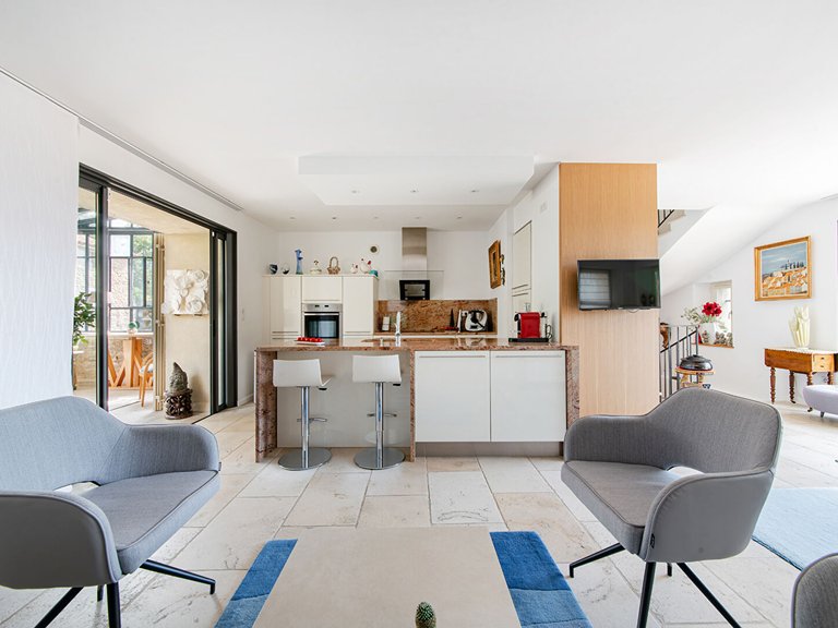 Villa for Sale in Goult, The Luberon / Vaucluse 4