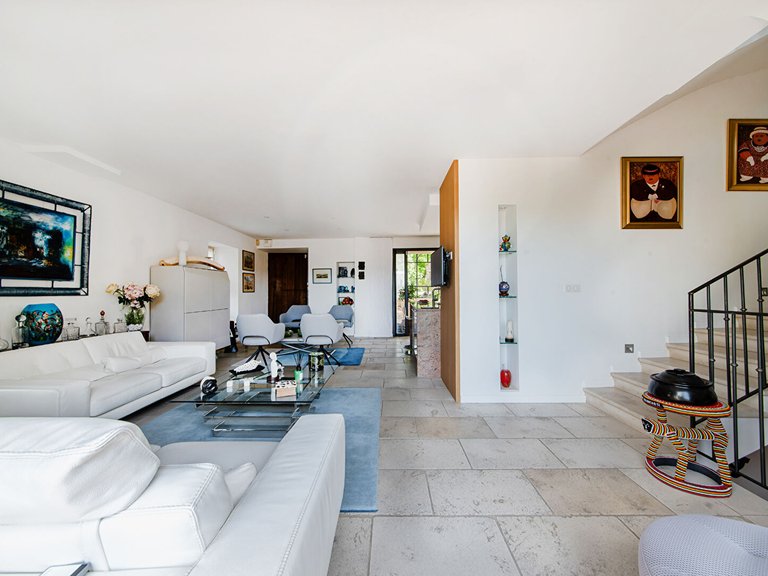 Villa for Sale in Goult, The Luberon / Vaucluse 6
