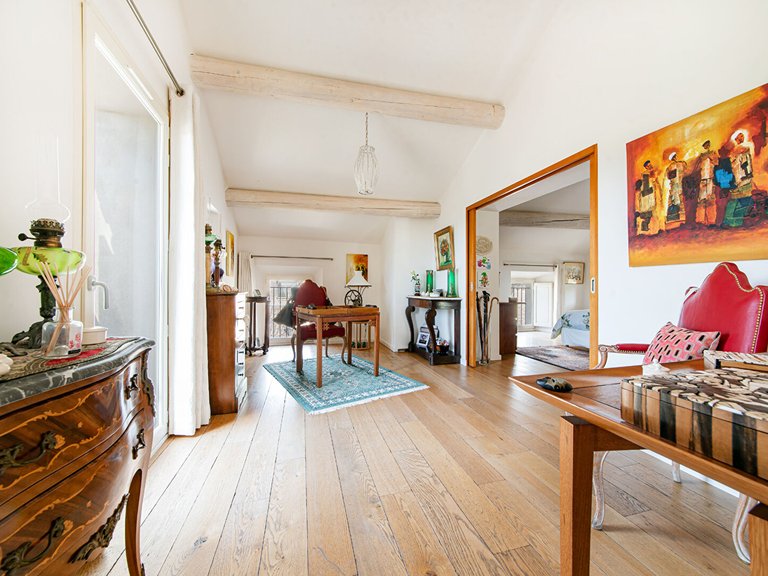 Villa for Sale in Goult, The Luberon / Vaucluse 8