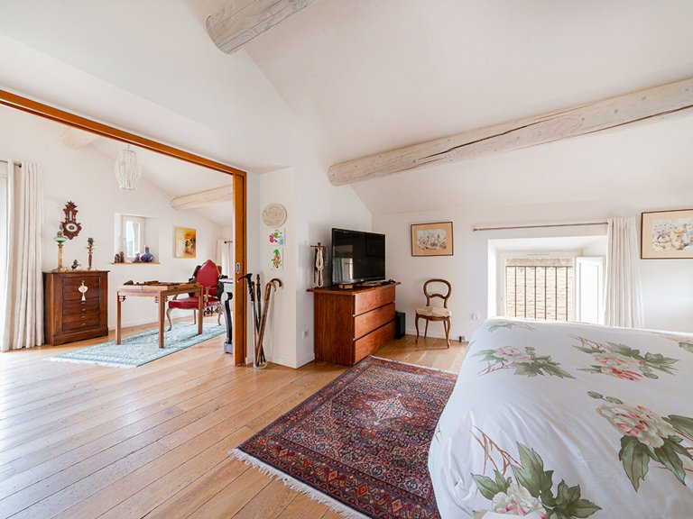 Villa for Sale in Goult, The Luberon / Vaucluse 10