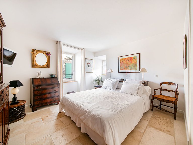 Villa for Sale in Goult, The Luberon / Vaucluse 11