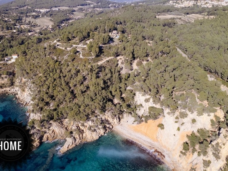 Villa for Sale in St Cyr Sur Mer, Provence Coast (cassis To Cavalaire) 1