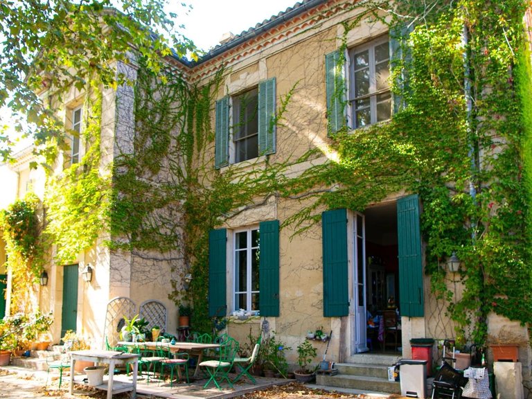 Villa for Sale in Le Thor, Avignon And North Provence 1