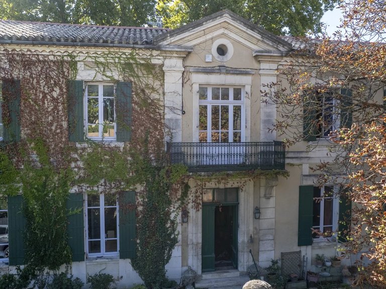 Villa for Sale in Le Thor, Avignon And North Provence 4