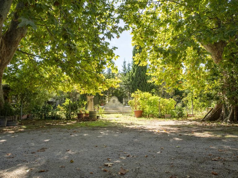 Villa for Sale in Le Thor, Avignon And North Provence 5