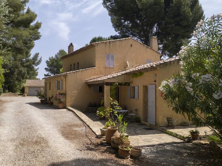 Villa for Sale in La Cadiere D Azur, Provence Coast (cassis To Cavalaire) 2