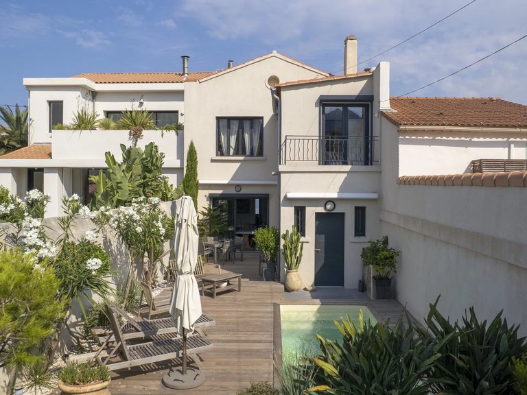 Villa for Sale in Marseille, Marseille & Cote Bleu 4