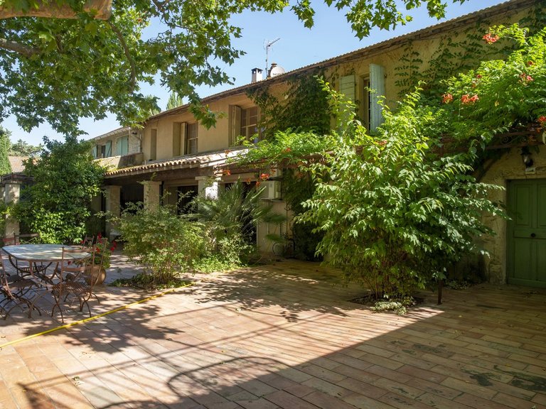 Villa for Sale in Fourques, Uzes Area 1