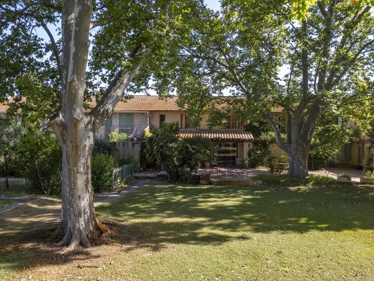 Villa for Sale in Fourques, Uzes Area 2