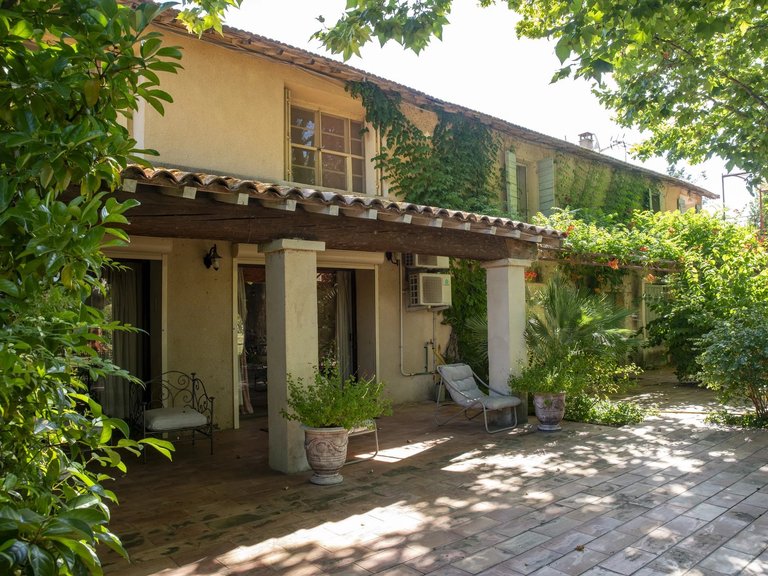 Villa for Sale in Fourques, Uzes Area 5