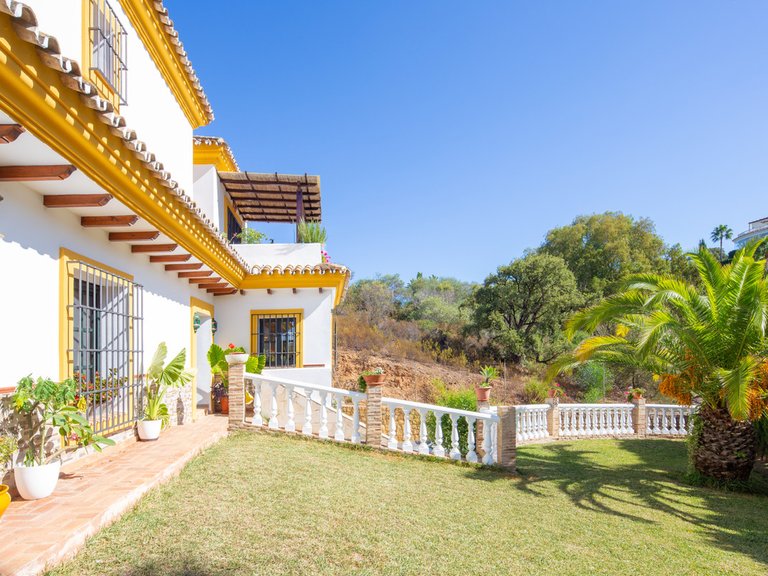 Villa for Sale in Elviria, Marbella Area 5
