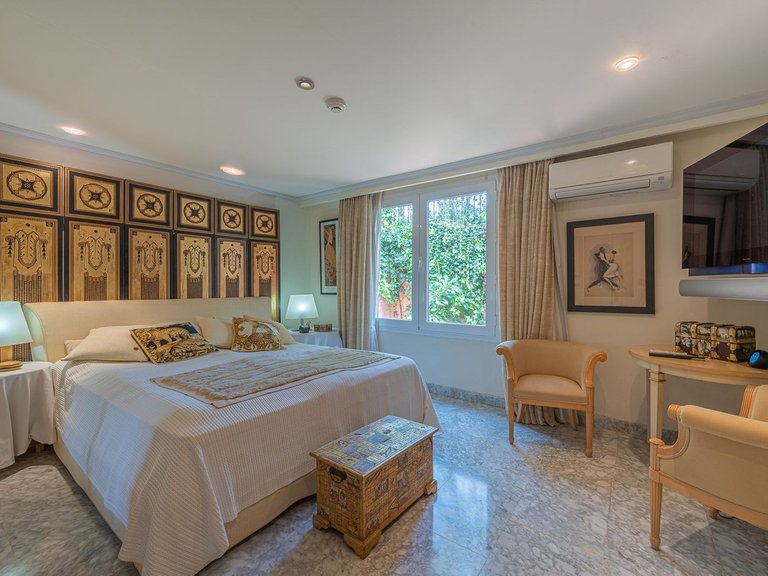 Villa for Sale in Nagueles, Marbella Area 20