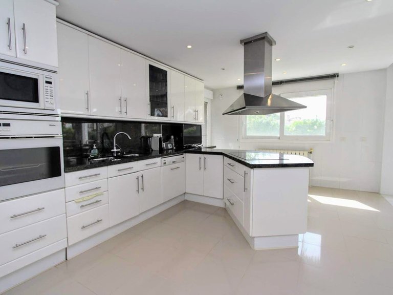 Villa for Sale in San Pedro De Alcántara, Marbella Area 5
