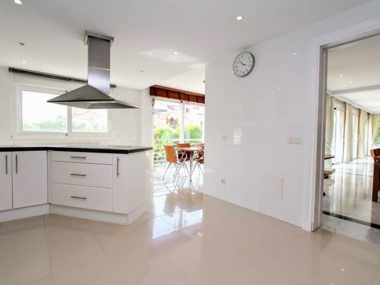 Villa for Sale in San Pedro De Alcántara, Marbella Area 6