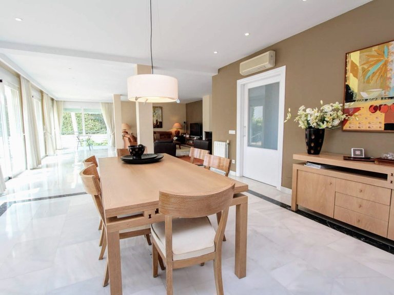 Villa for Sale in San Pedro De Alcántara, Marbella Area 8