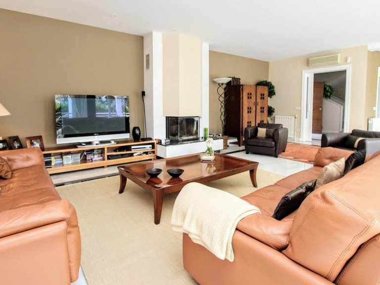Villa for Sale in San Pedro De Alcántara, Marbella Area 9