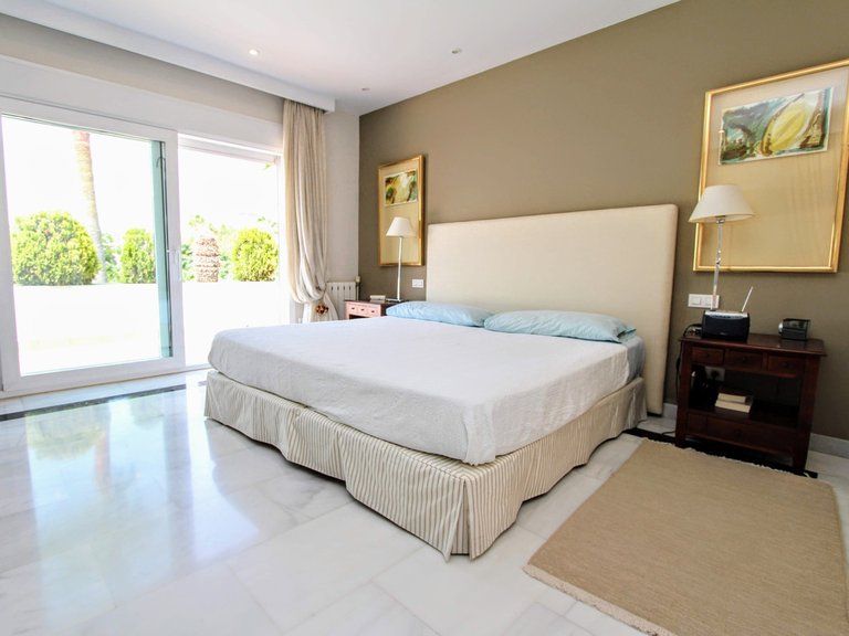 Villa for Sale in San Pedro De Alcántara, Marbella Area 11