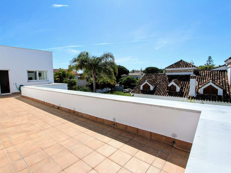 Villa for Sale in San Pedro De Alcántara, Marbella Area 13
