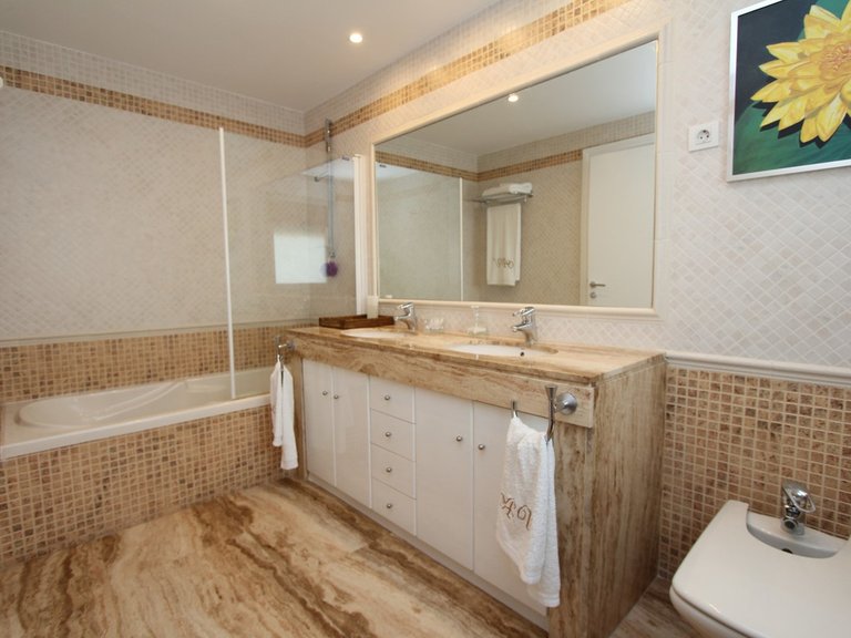 Villa for Sale in San Pedro De Alcántara, Marbella Area 16