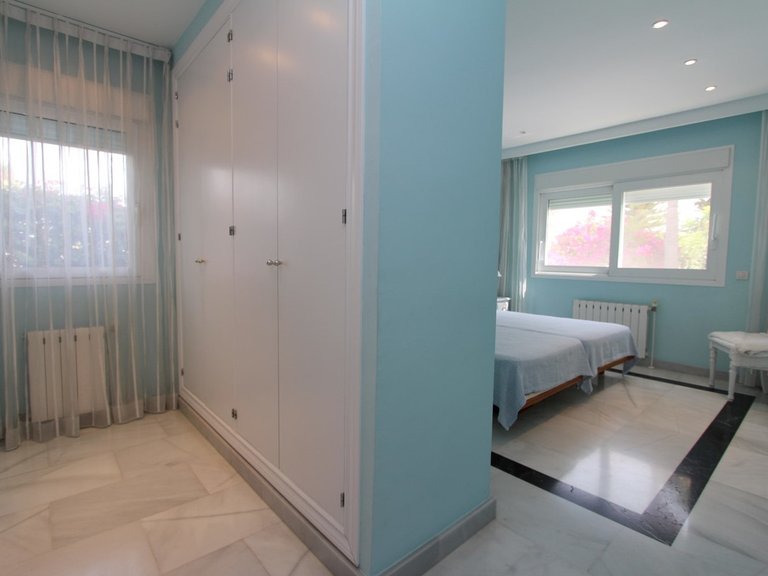 Villa for Sale in San Pedro De Alcántara, Marbella Area 18