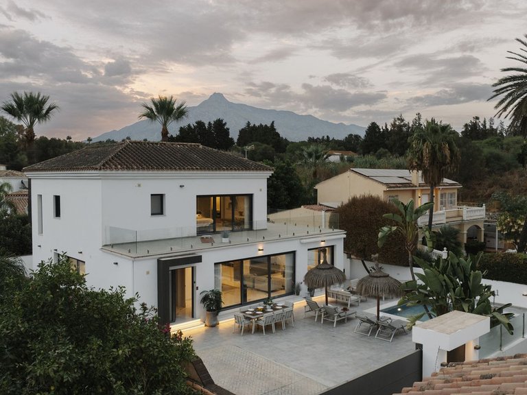 Villa for Sale in Nueva Andalucía, Marbella Area 1