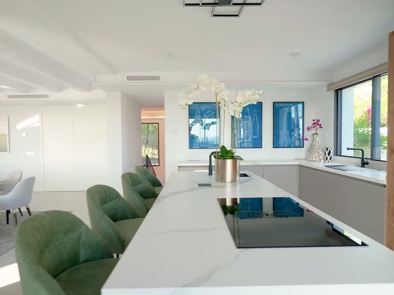 Villa for Sale in The Golden Mile, Marbella Area 16