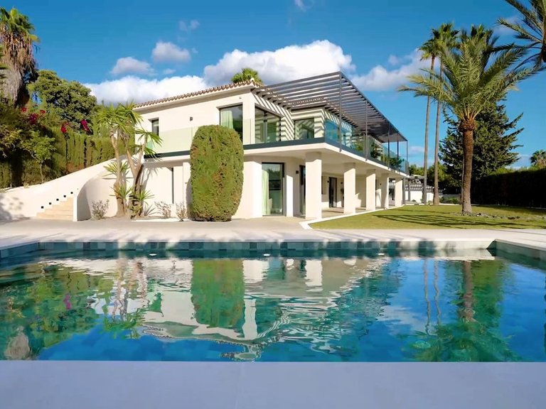 Villa for Sale in The Golden Mile, Marbella Area 3