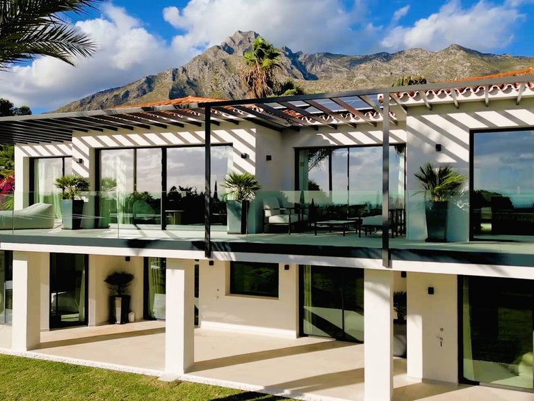Villa for Sale in The Golden Mile, Marbella Area 4