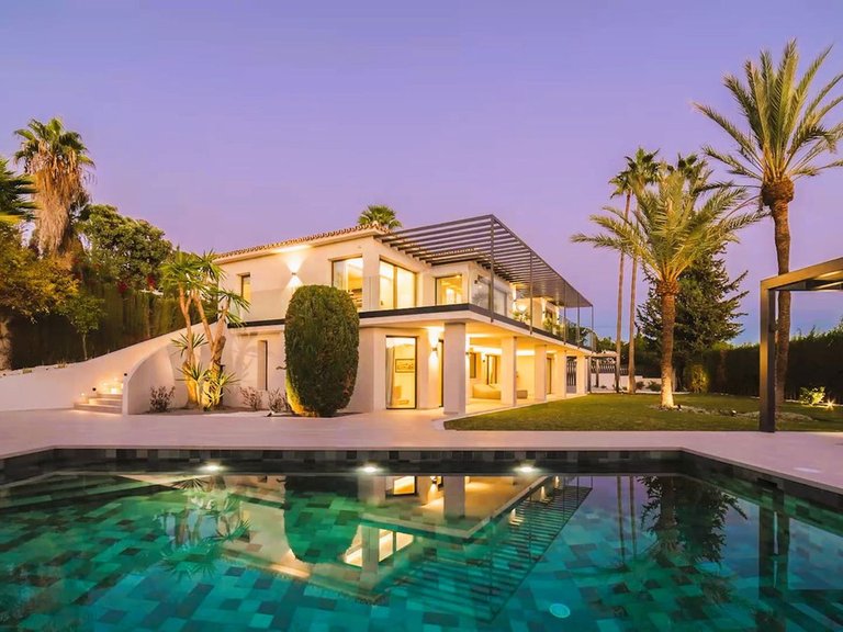Villa for Sale in The Golden Mile, Marbella Area 7