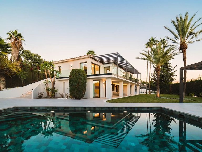 Villa for Sale in The Golden Mile, Marbella Area 8