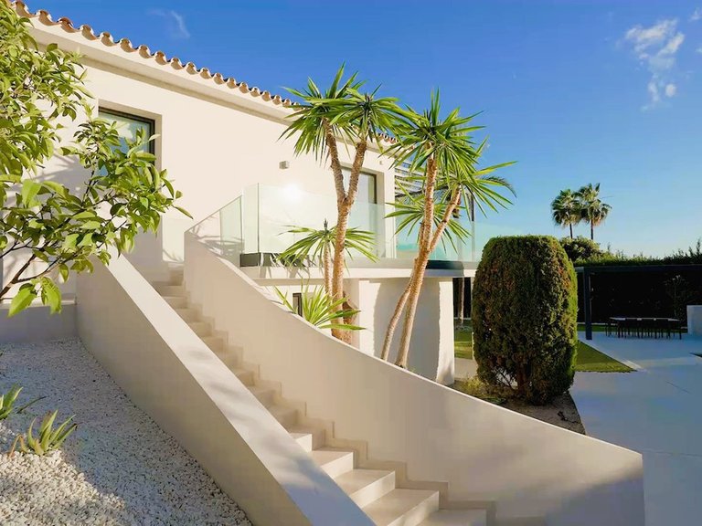 Villa for Sale in The Golden Mile, Marbella Area 11