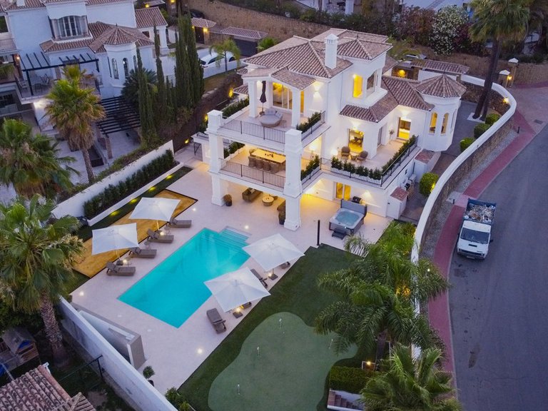 Villa for Sale in Nueva Andalucía, Marbella Area 1