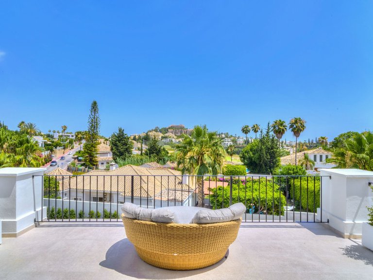 Villa for Sale in Nueva Andalucía, Marbella Area 6