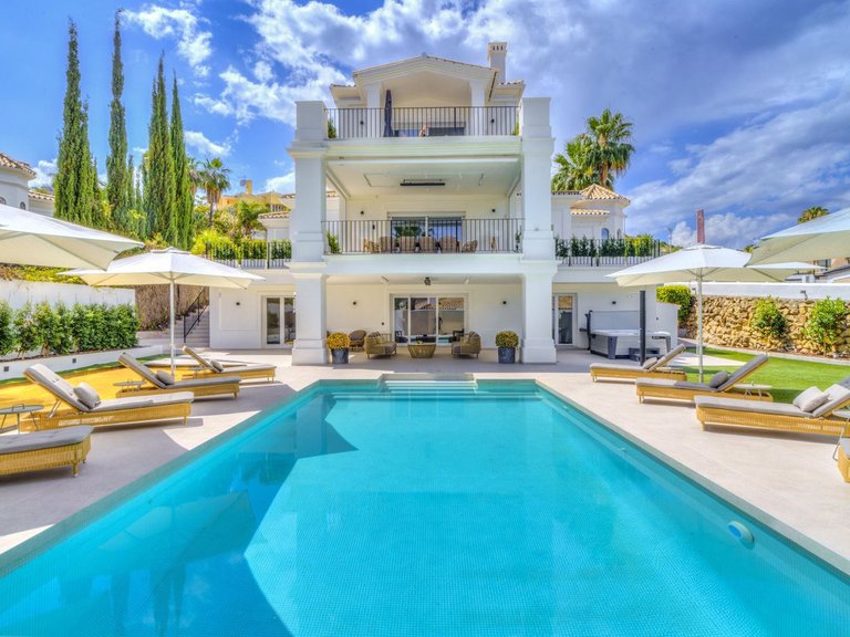Villa for Sale in Nueva Andalucía, Marbella Area 16