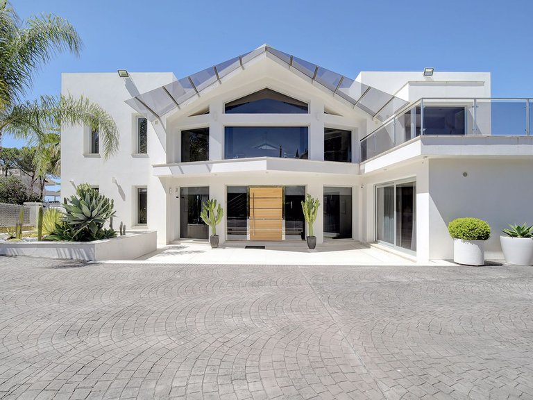 Villa for Sale in Nueva Andalucía, Marbella Area 2