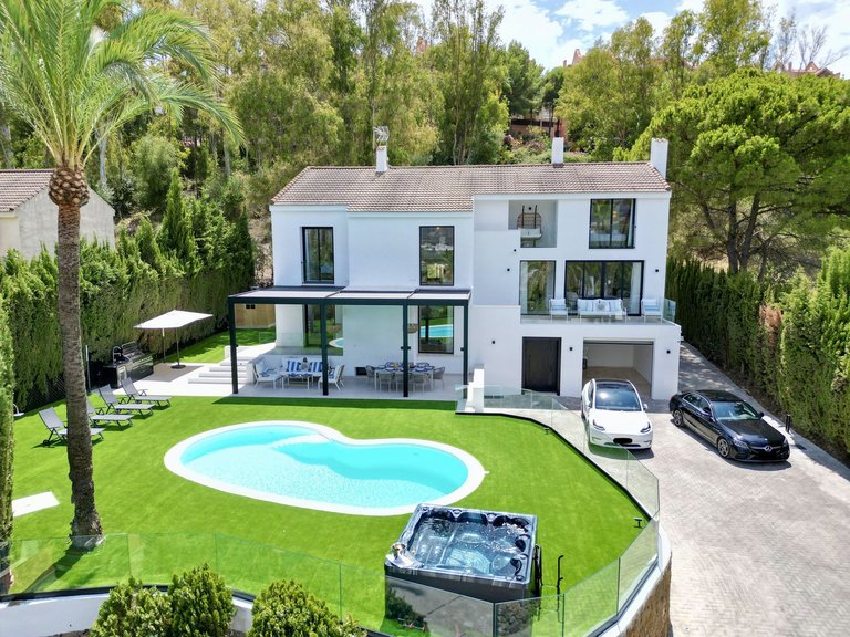 Villa for Sale in Nueva Andalucía, Marbella Area 1
